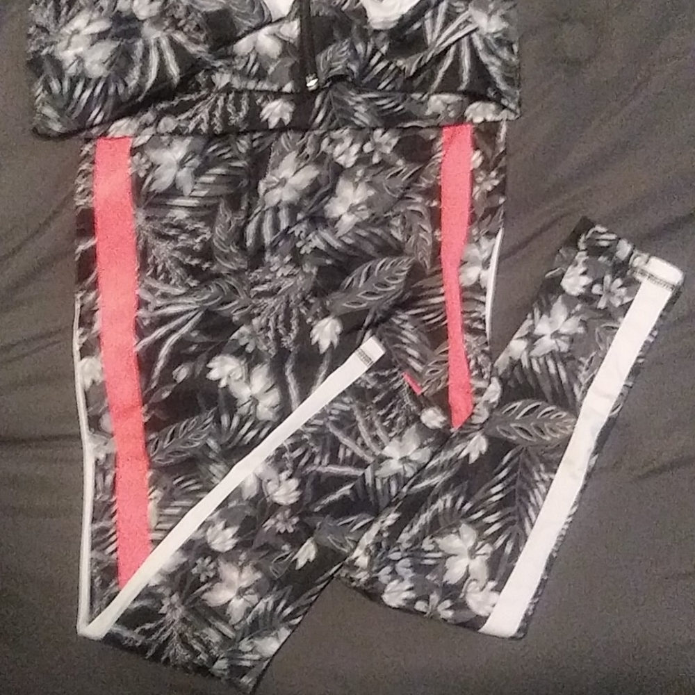 Ladies Jogger Set - Picture 2 of 3